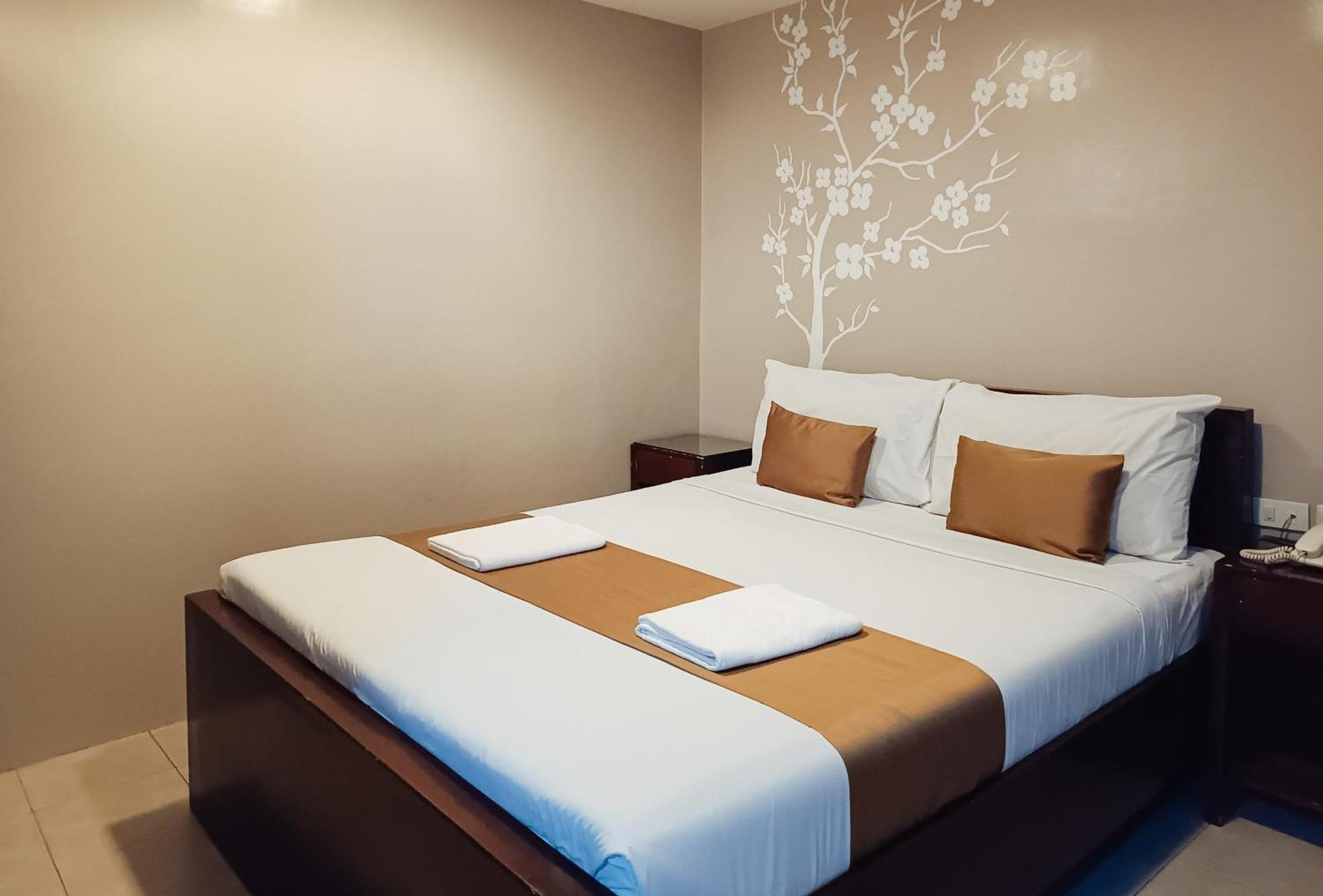 Hotel Juliana By Reddoorz Тугегарау Екстериор снимка