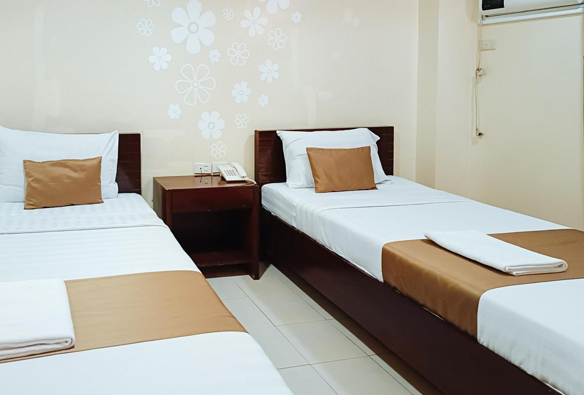 Hotel Juliana By Reddoorz Тугегарау Екстериор снимка